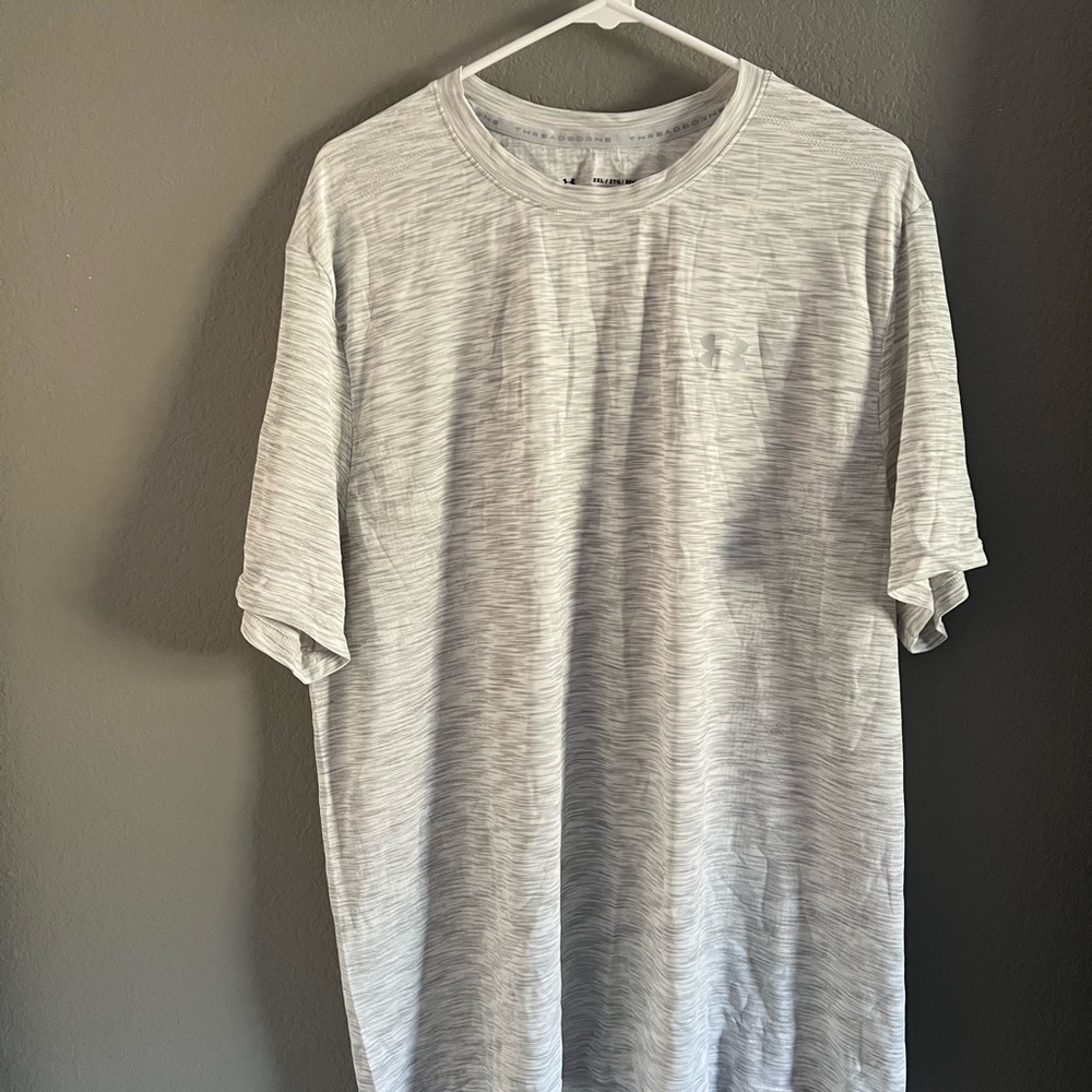 White/Grey XXL Men’s Under Armour HeatGear Shirt — Short Sleeve